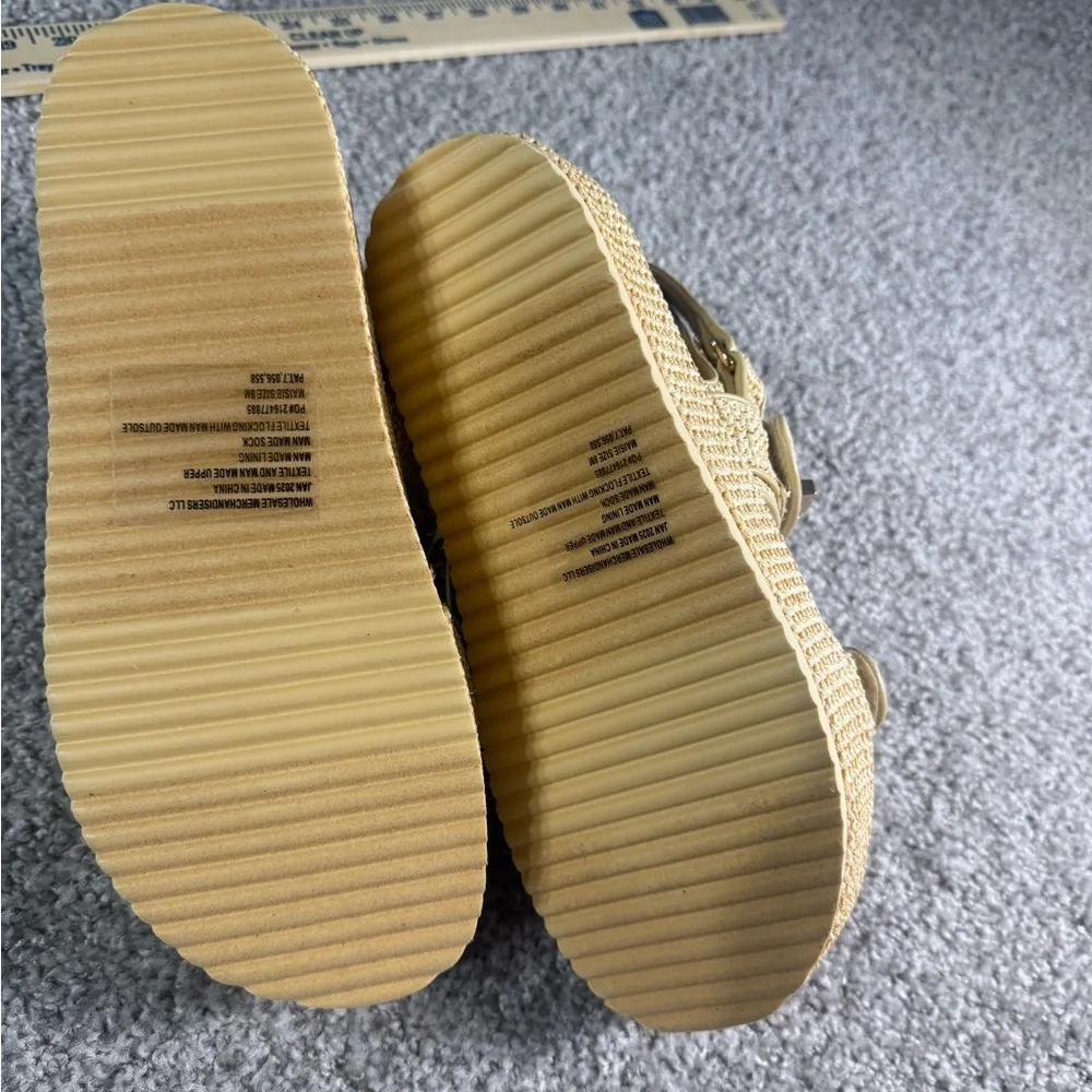 Steve Madden big Mona platform turn lock sandals size 8 brand new with box - Picture 3 of 3